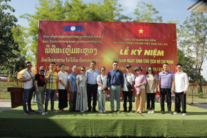 Nhà hát nghệ thuật Xiếc và Tạp kỹ Hà Nội tham dự Lễ dâng hương kỷ niệm 135 năm Ngày sinh Chủ tịch Hồ Chí Minh tại Lào