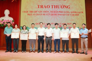 Huyện Quốc Oai trao giải Cuộc thi “Giữ gìn thôn, tổ dân phố sáng, xanh, sạch đẹp, an toàn” quý II năm 2025