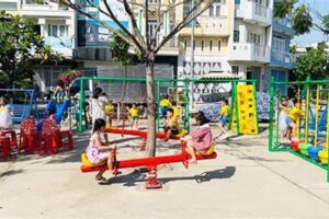 Sân chơi khu tập thể từng bước “hồi sinh”