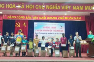 Huyện Sóc Sơn tặng quà cho 613 trẻ em có hoàn cảnh đặc biệt