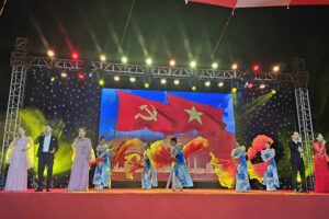 Sôi nổi chương trình nghệ thuật chào mừng kỷ niệm 80 năm Cách mạng Tháng Tám thành công và Quốc khánh 2/9 tại xã Mê Linh
