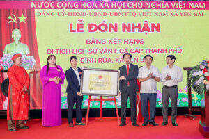 Lễ đón nhận Bằng xếp hạng Di tích lịch sử văn hóa cấp thành phố Đình Rùa, xã Yên Bài