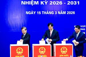 Bí thư Thành ủy Hà Nội Nguyễn Duy Ngọc dự lễ khai mạc và bỏ phiếu bầu cử tại phường Ba Đình