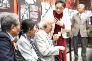 Ngô Thị Thương – Người “thắp lửa” ký ức tại Di tích Nhà tù Hỏa Lò