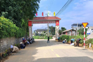 Phụ nữ xã Yên Bài tích cực hưởng ứng cuộc thi xây dựng và giữ gìn thôn, ngõ, xóm sáng – xanh – sạch – đẹp