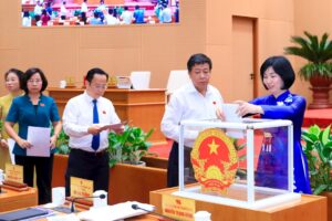 Hà Nội thông qua quy định quản lý, khai thác hoạt động quảng cáo ngoài trời