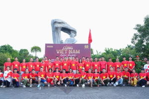 Hơn 300 vận động viên xã Sơn Đồng tham gia Giải chạy phong trào “Cùng Việt Nam tiến bước” năm 2026