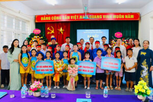Phường Phúc Lợi đưa di sản Hát múa Ải Lao vào “Nhà văn hóa hạnh phúc”
