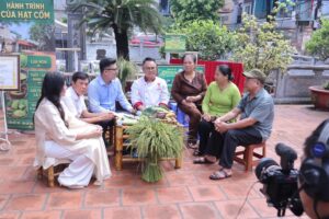 Phường Từ Liêm: đưa cốm Mễ Trì lên không gian số