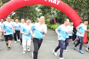Sôi động đường chạy Báo Hànộimới mở rộng lần thứ 51 tại phường Phú Lương