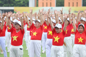 Hà Nội: Hơn 2.000 người cao tuổi đồng diễn dân vũ, xác lập kỷ lục Việt Nam