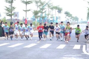  Giải chạy Báo Hànộimới tạo không khí thể thao sôi nổi ở xã Dân Hòa