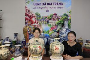 Bát Tràng tiếp tục đưa sản phẩm gốm làng nghề lên không gian số