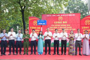 Xã Dương Hòa gắn biển tên đường chào mừng kỷ niệm 81 năm Quốc khánh 2/9