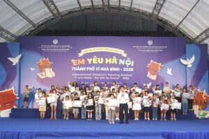 Hơn 700 thiếu nhi gửi tình yêu Hà Nội vào những sắc màu hòa bình