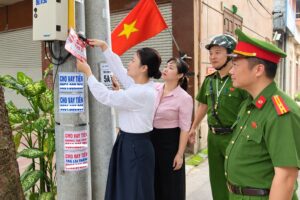 Xã Nội Bài ra quân xử lý hoạt động quảng cáo, rao vặt trái quy định
