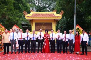 Gắn biển Địa điểm lưu niệm sự kiện cách mạng, kháng chiến tại Đình Kim